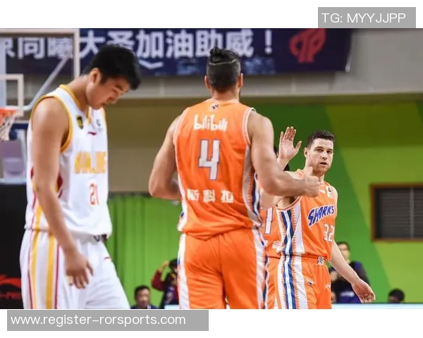 实时新闻南京篮球队与上海篮球队赛后复盘探讨团队协作的成功与不足之处